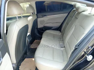 Hyundai Elantra SE Sedan FWD (2.0L 4cyl 6M) 2017 Black