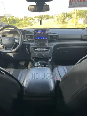 Ford Explorer Base 4x4 2020 Gray