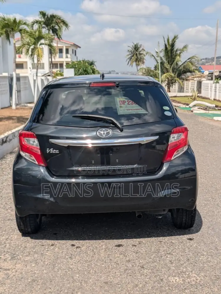Toyota Vitz 1.3 FWD 5dr 2015 Black