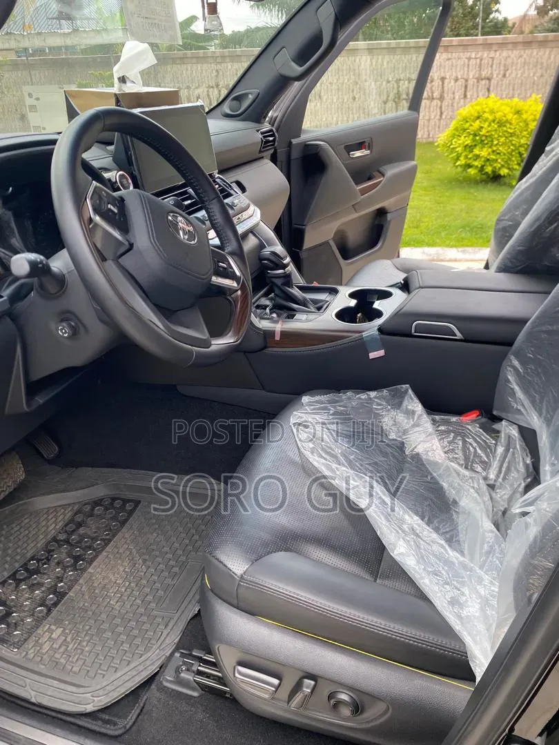 Toyota Land Cruiser 2024 Black