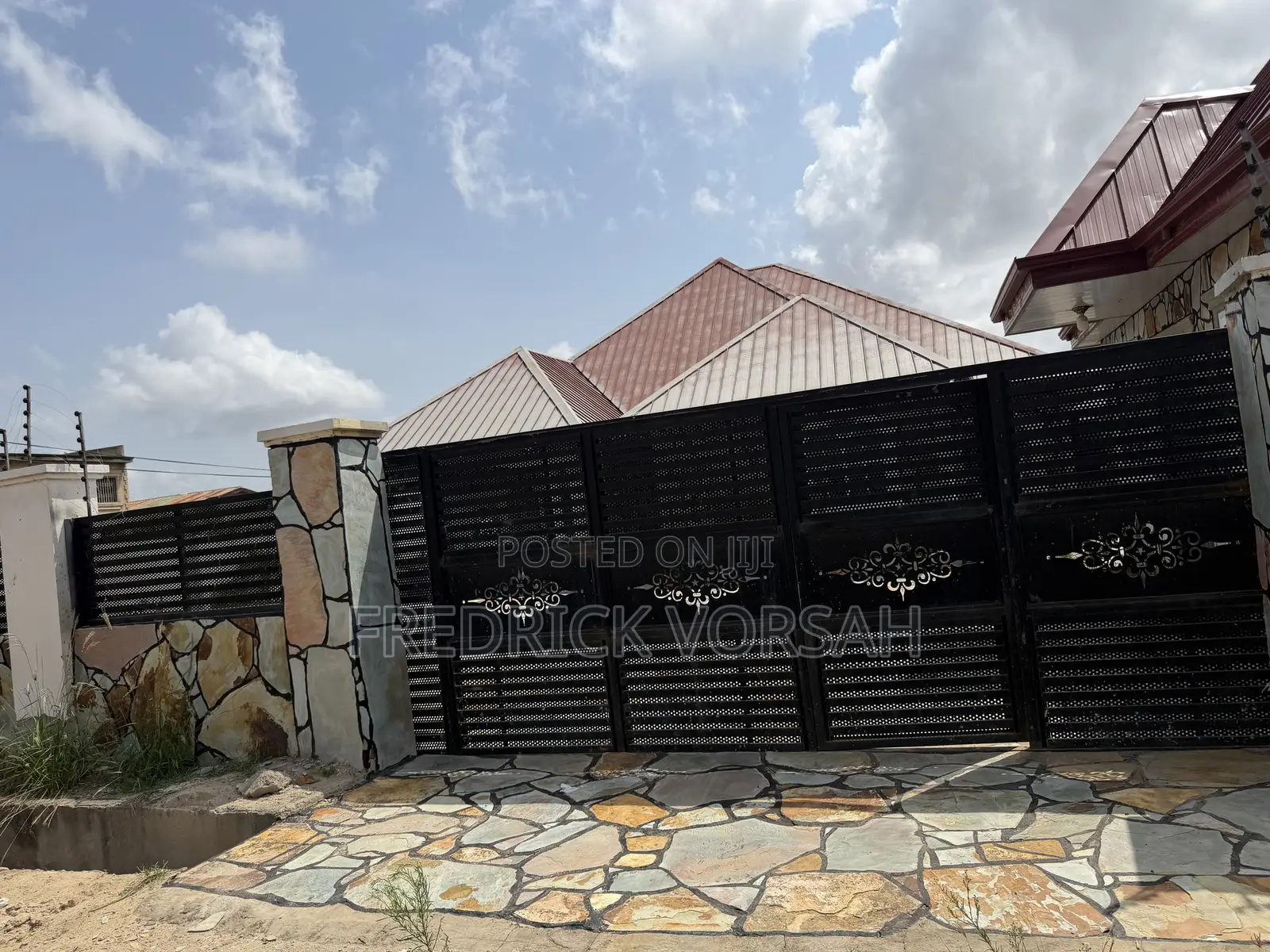5bdrm Apartment in Dr Roo Villa, Amasaman for rent