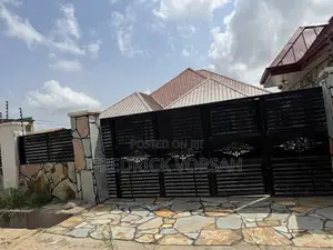 5bdrm Apartment in Dr Roo Villa, Amasaman for rent