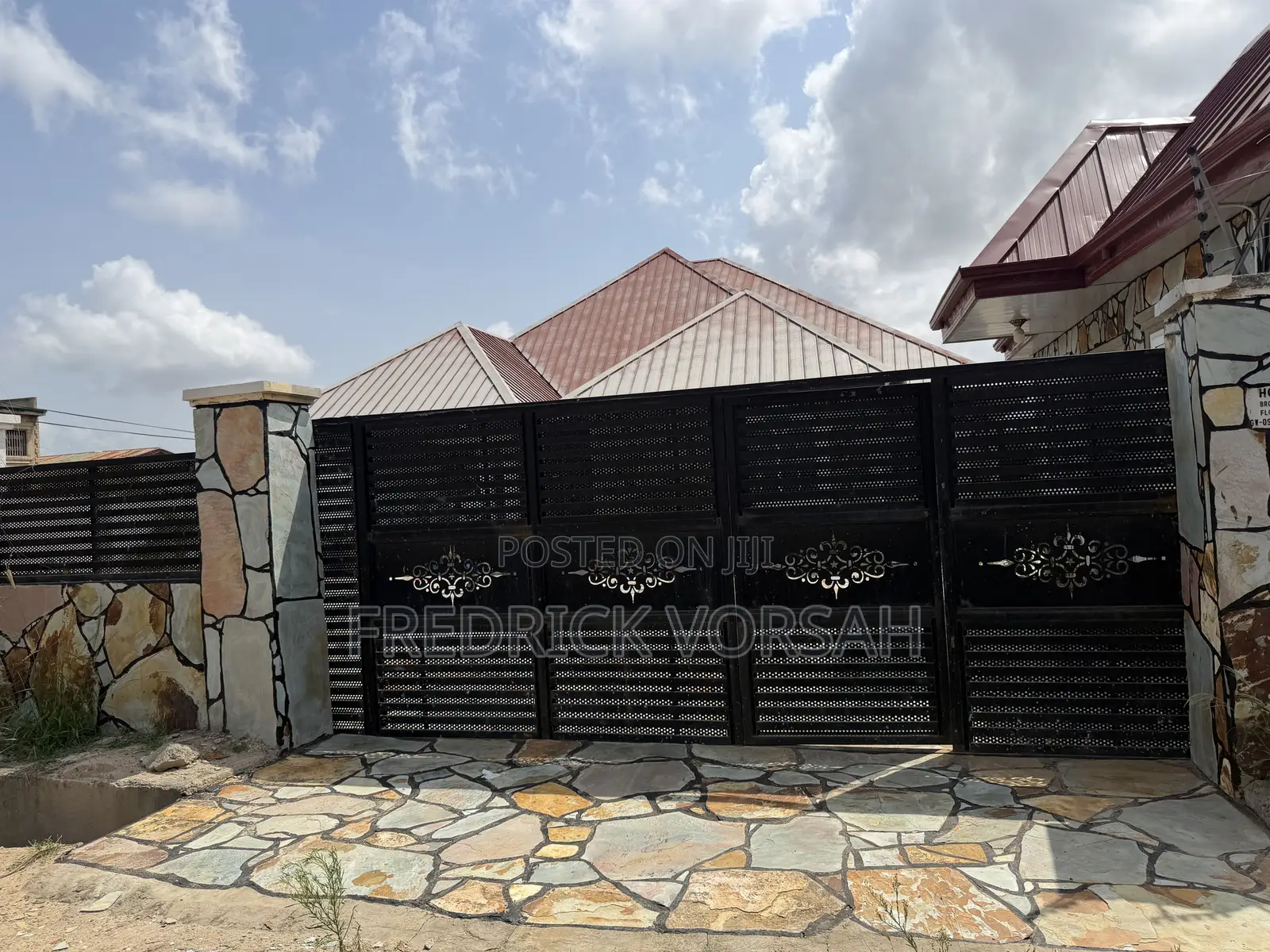 5bdrm Apartment in Dr Roo Villa, Amasaman for rent