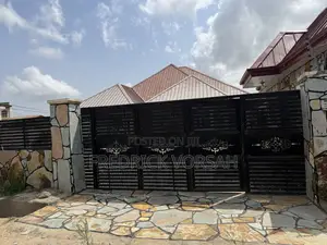 5bdrm Apartment in Dr Roo Villa, Amasaman for rent