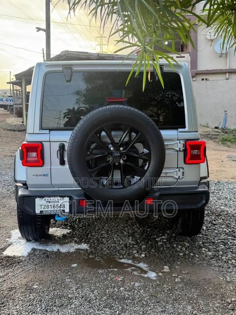 Jeep Wrangler Sahara 4 Door 4x4 2024 Gray