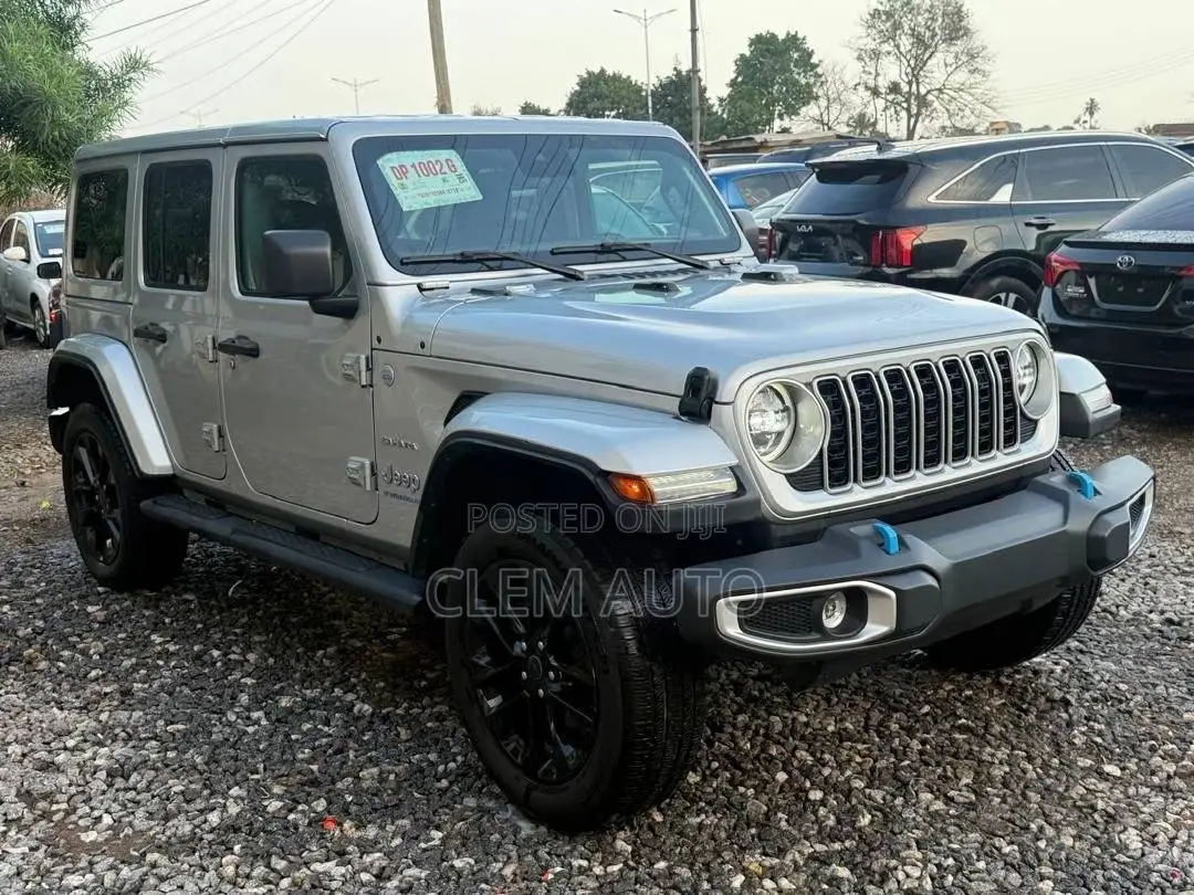 Jeep Wrangler Sahara 4 Door 4x4 2024 Gray