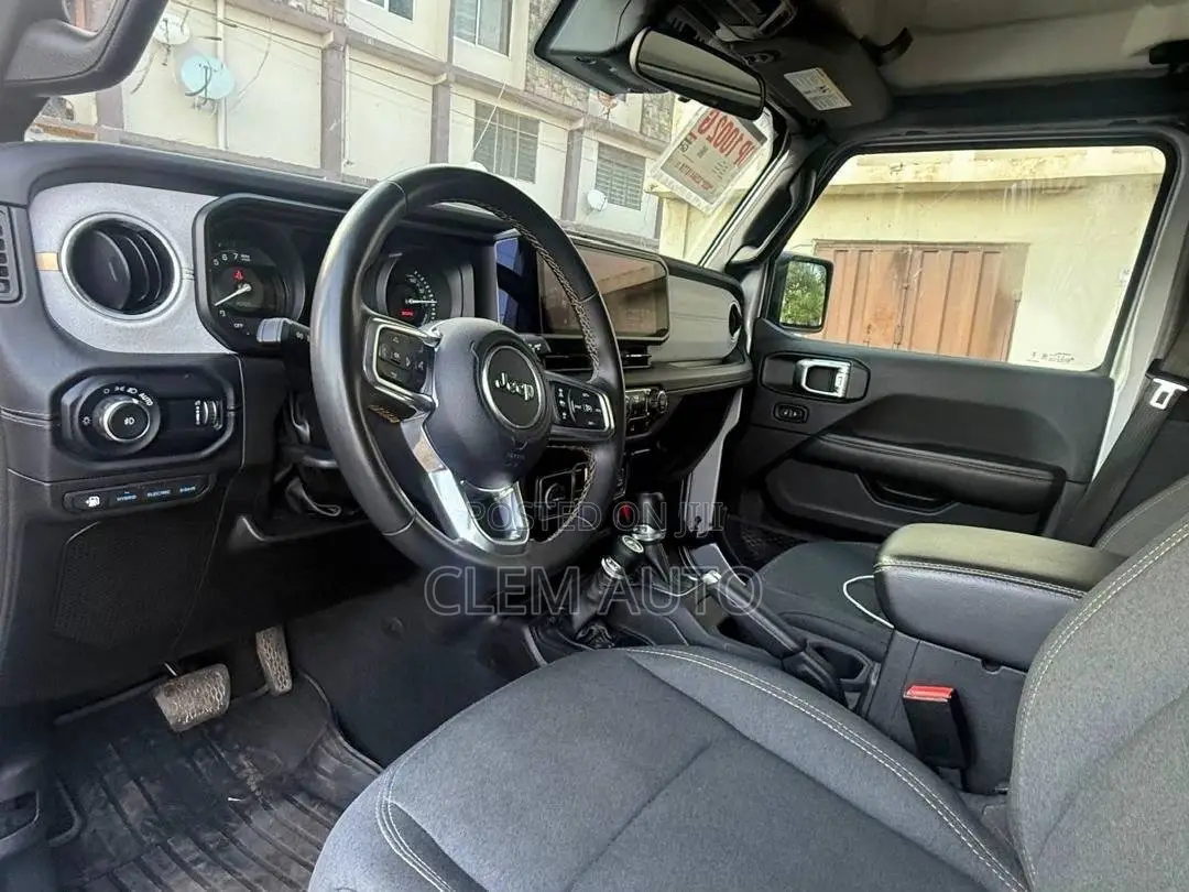 Jeep Wrangler Sahara 4 Door 4x4 2024 Gray