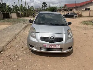 Toyota Vitz 2010 Gray