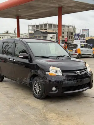 Toyota Sienta 1.5 FWD 2013 Purple