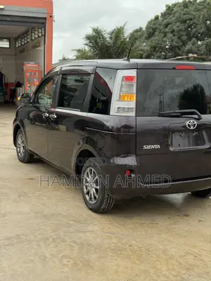 Toyota Sienta 1.5 FWD 2013 Purple