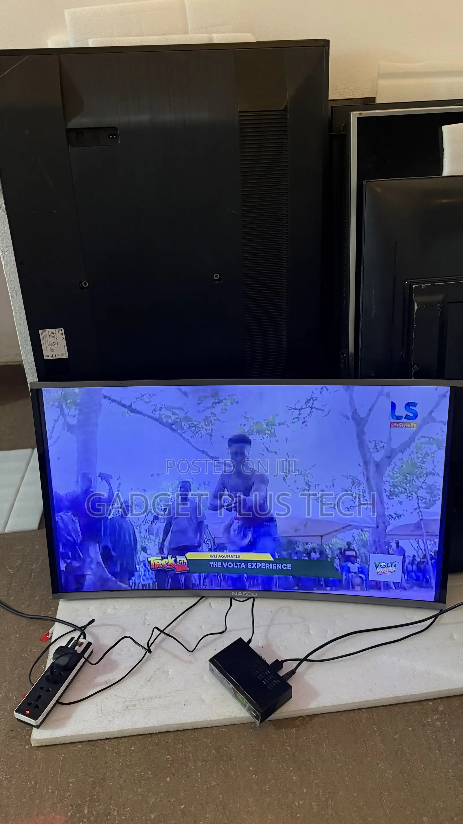 Used 43” Nasco Curve TV