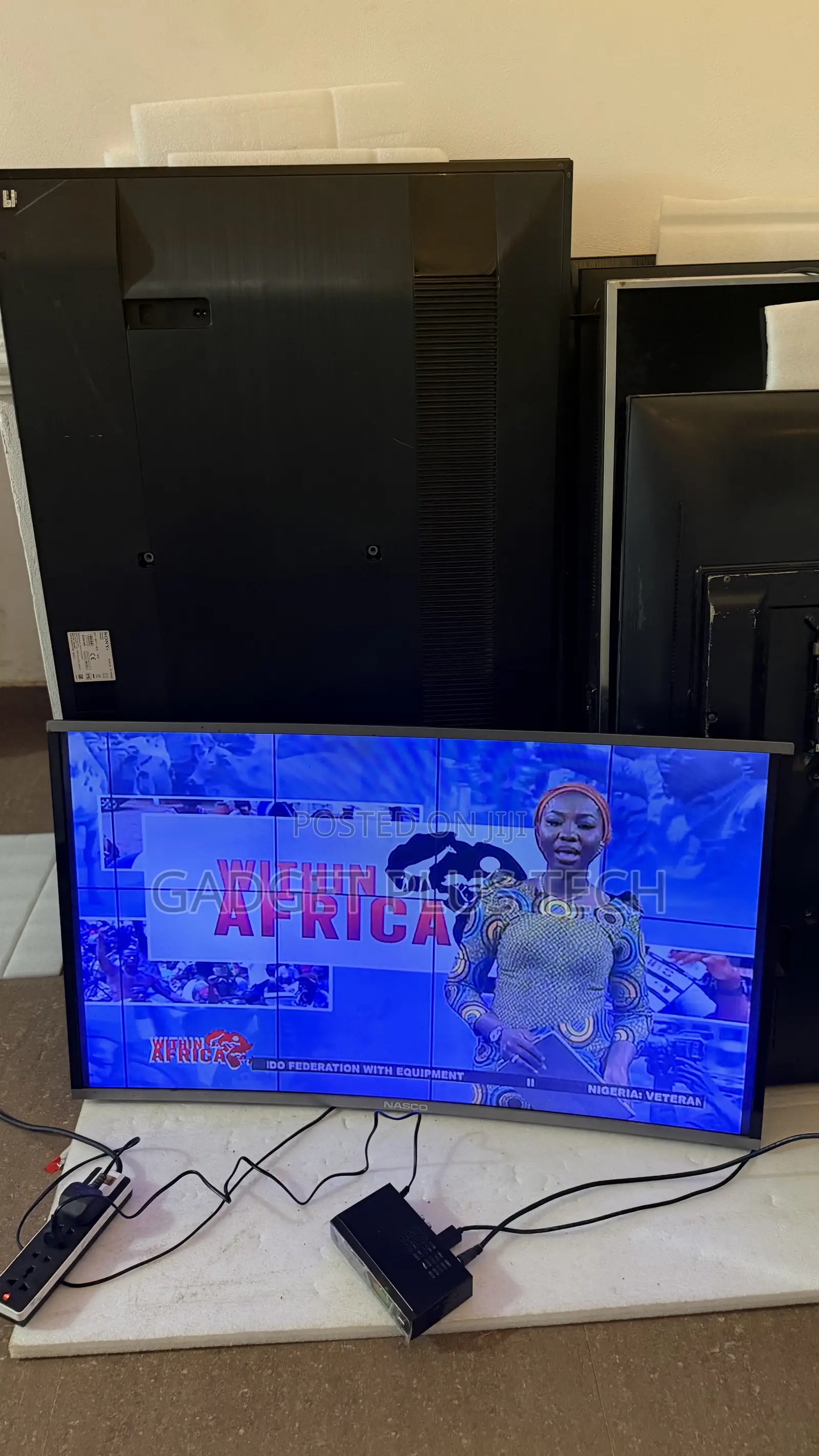 Used 43” Nasco Curve TV