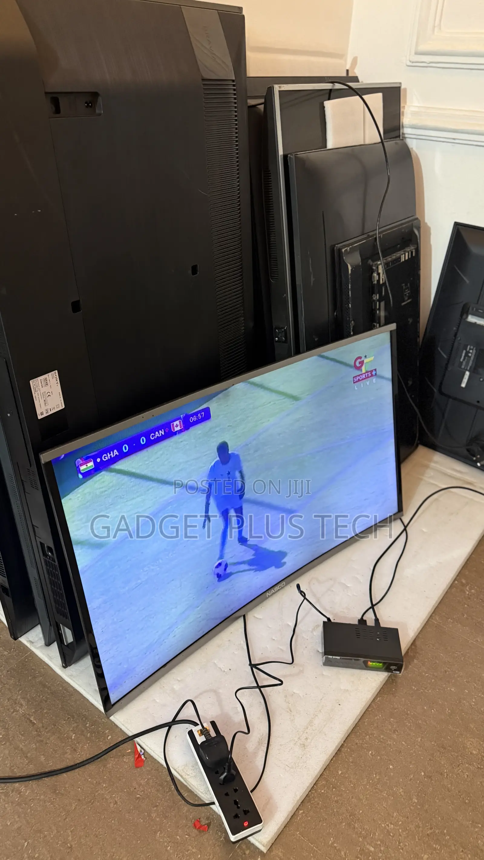 Used 43” Nasco Curve TV