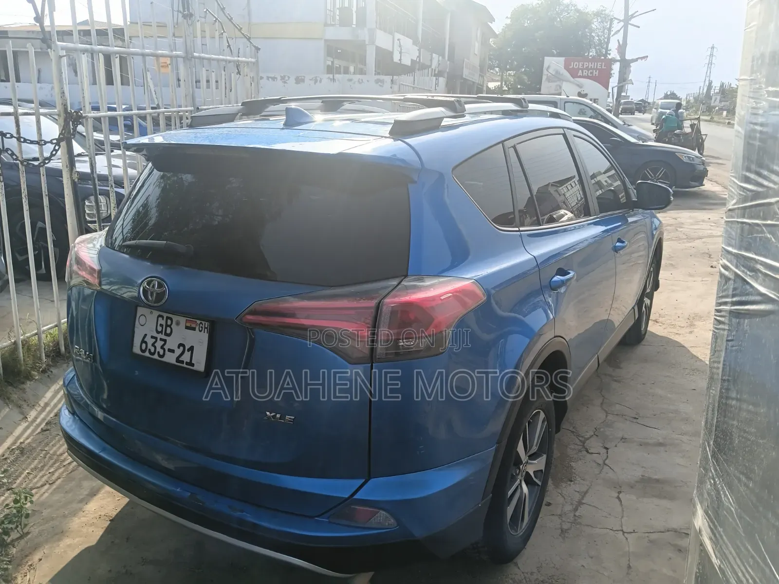 Toyota RAV4 XLE AWD (2.5L 4cyl 6A) 2017 Blue