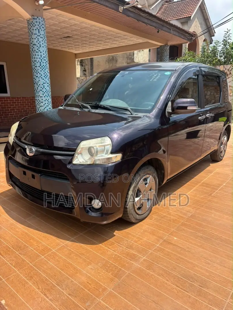 Toyota Sienta 1.5 FWD 2012 Purple
