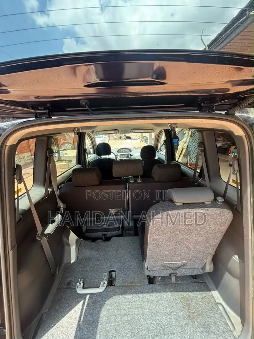 Toyota Sienta 1.5 FWD 2012 Purple