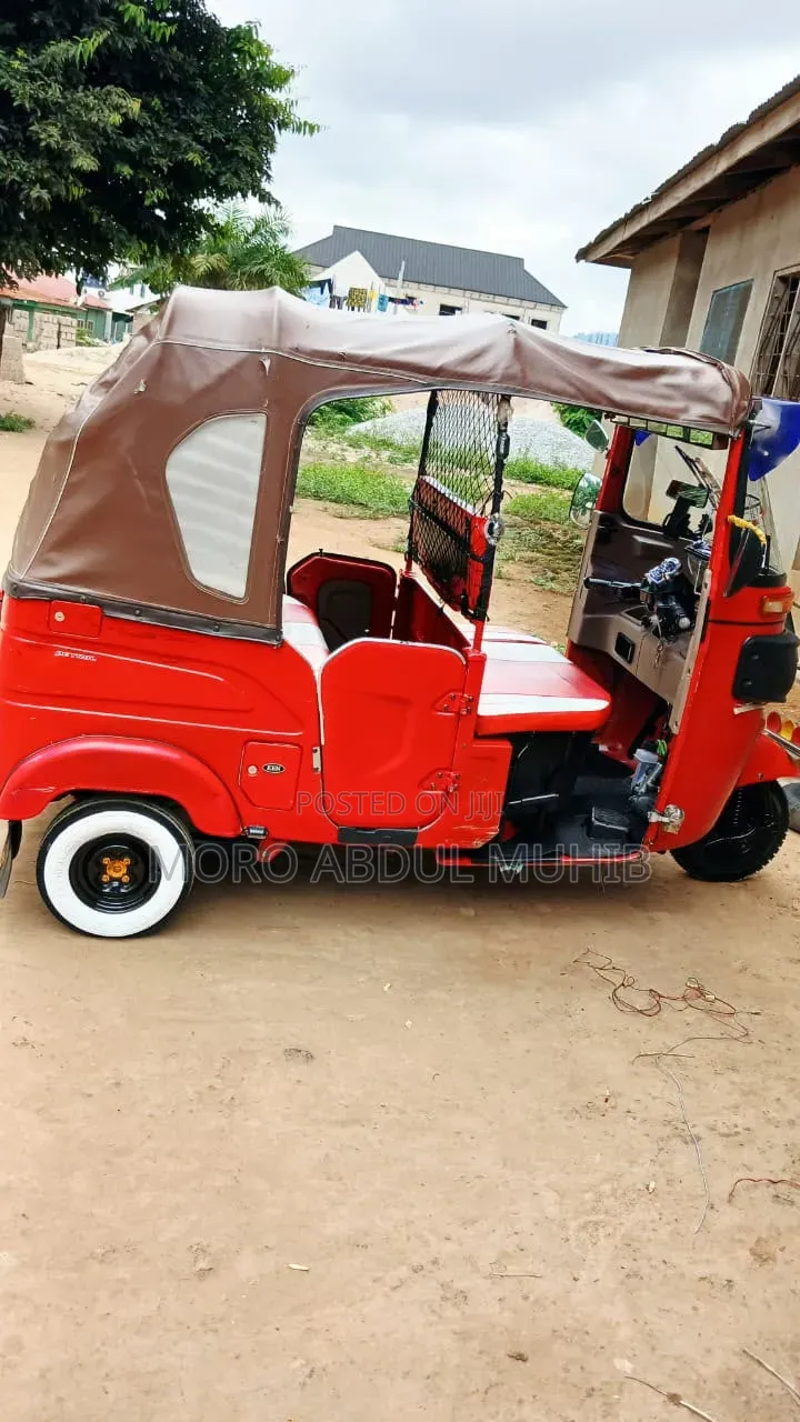 Bajaj RE 2025 Red