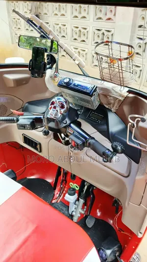 Bajaj RE 2025 Red