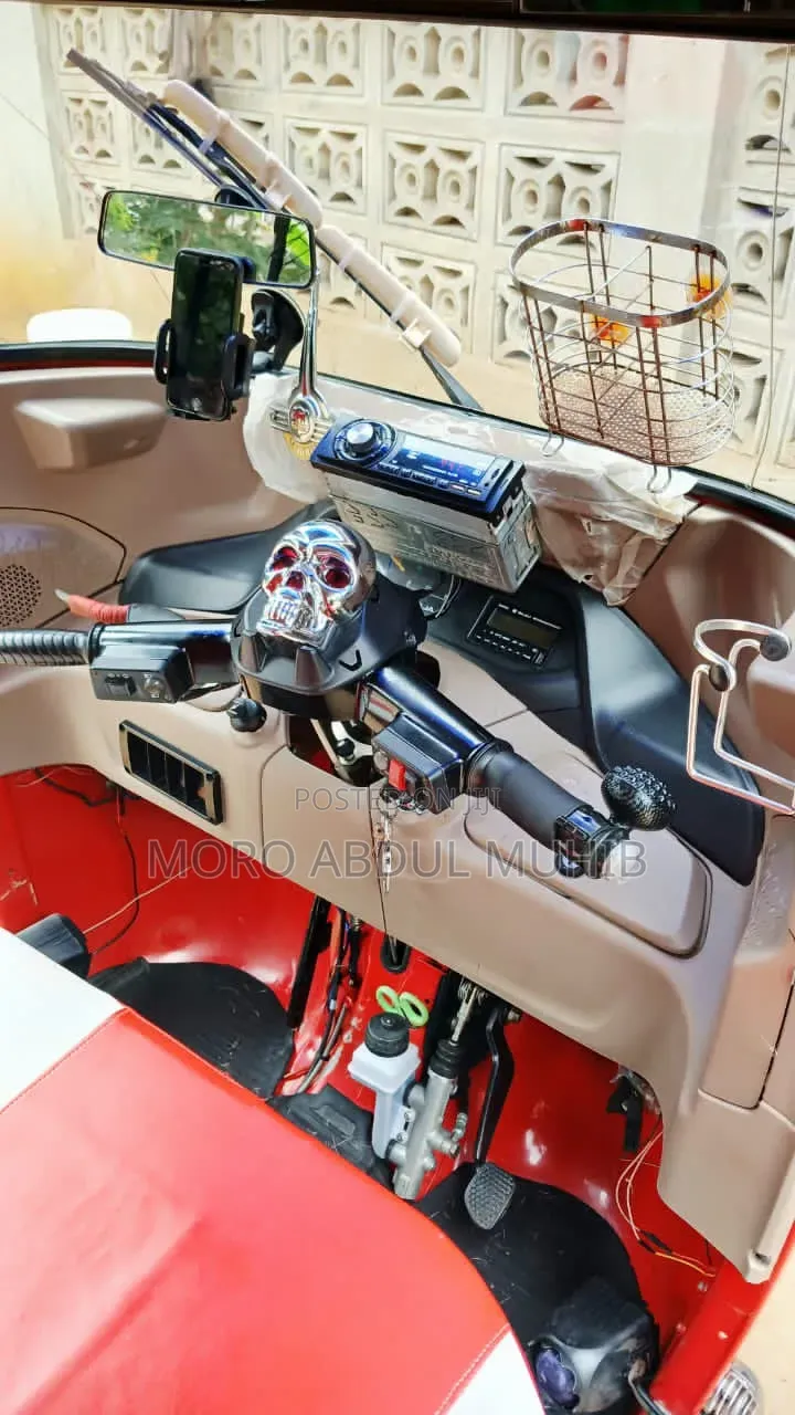 Bajaj RE 2025 Red