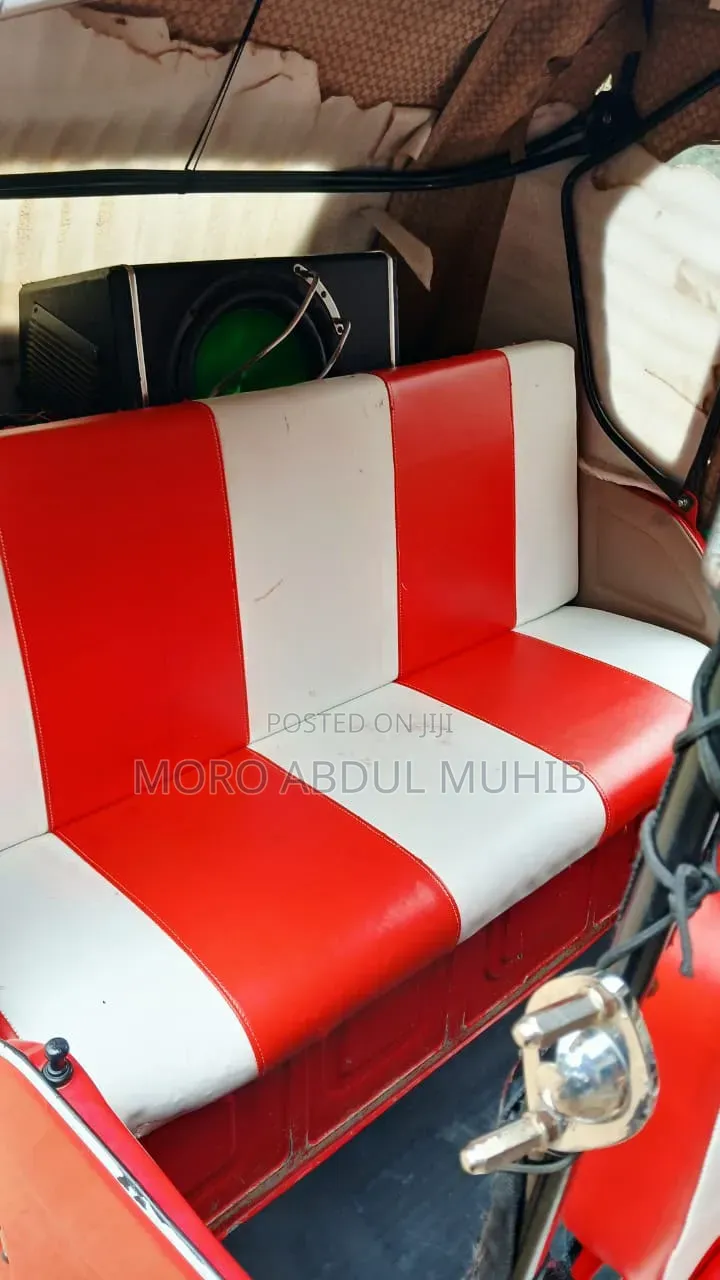 Bajaj RE 2025 Red