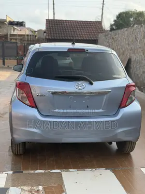 Toyota Vitz 1.3 FWD 5dr 2012 Blue