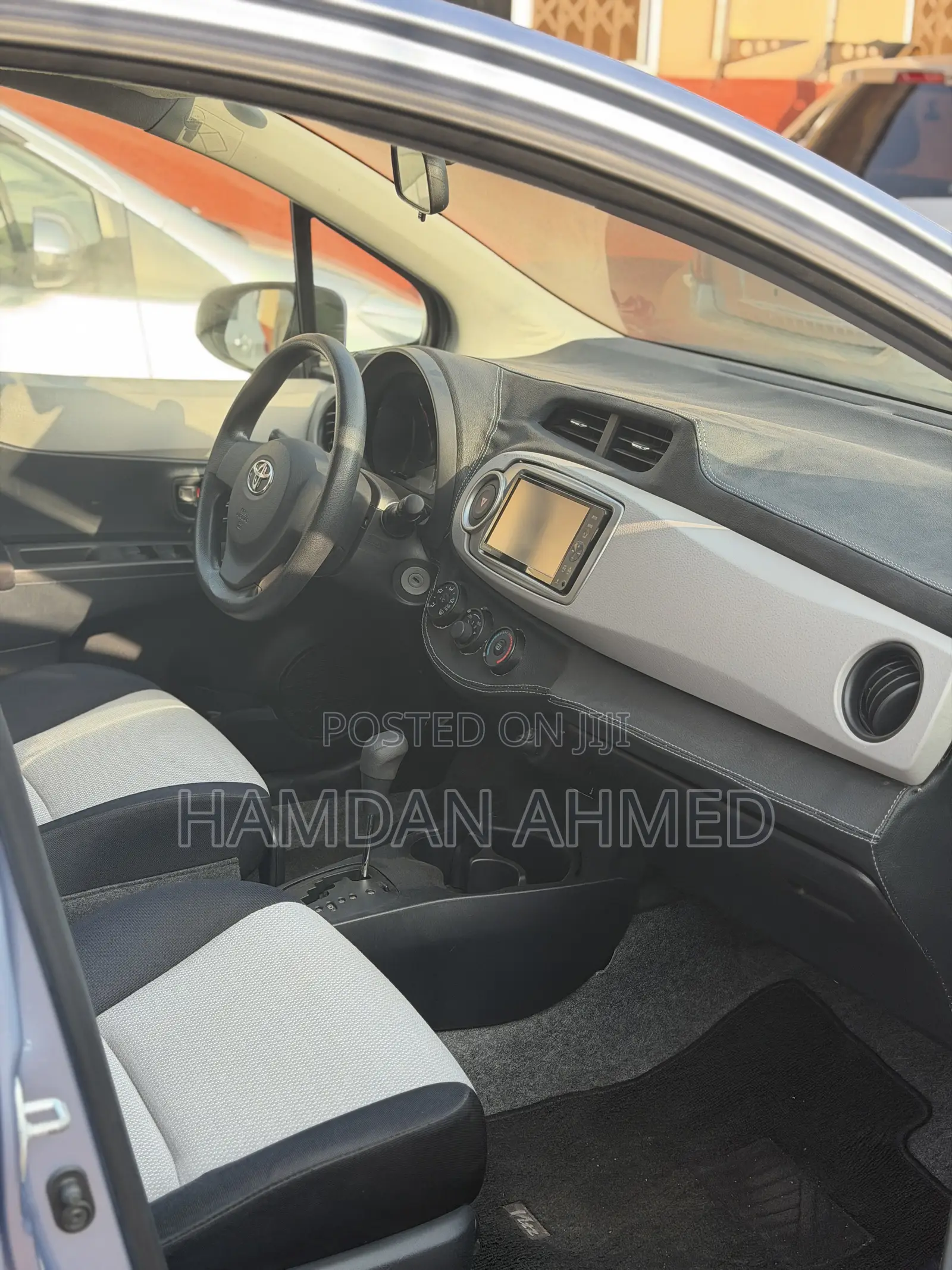 Toyota Vitz 1.3 FWD 5dr 2012 Blue