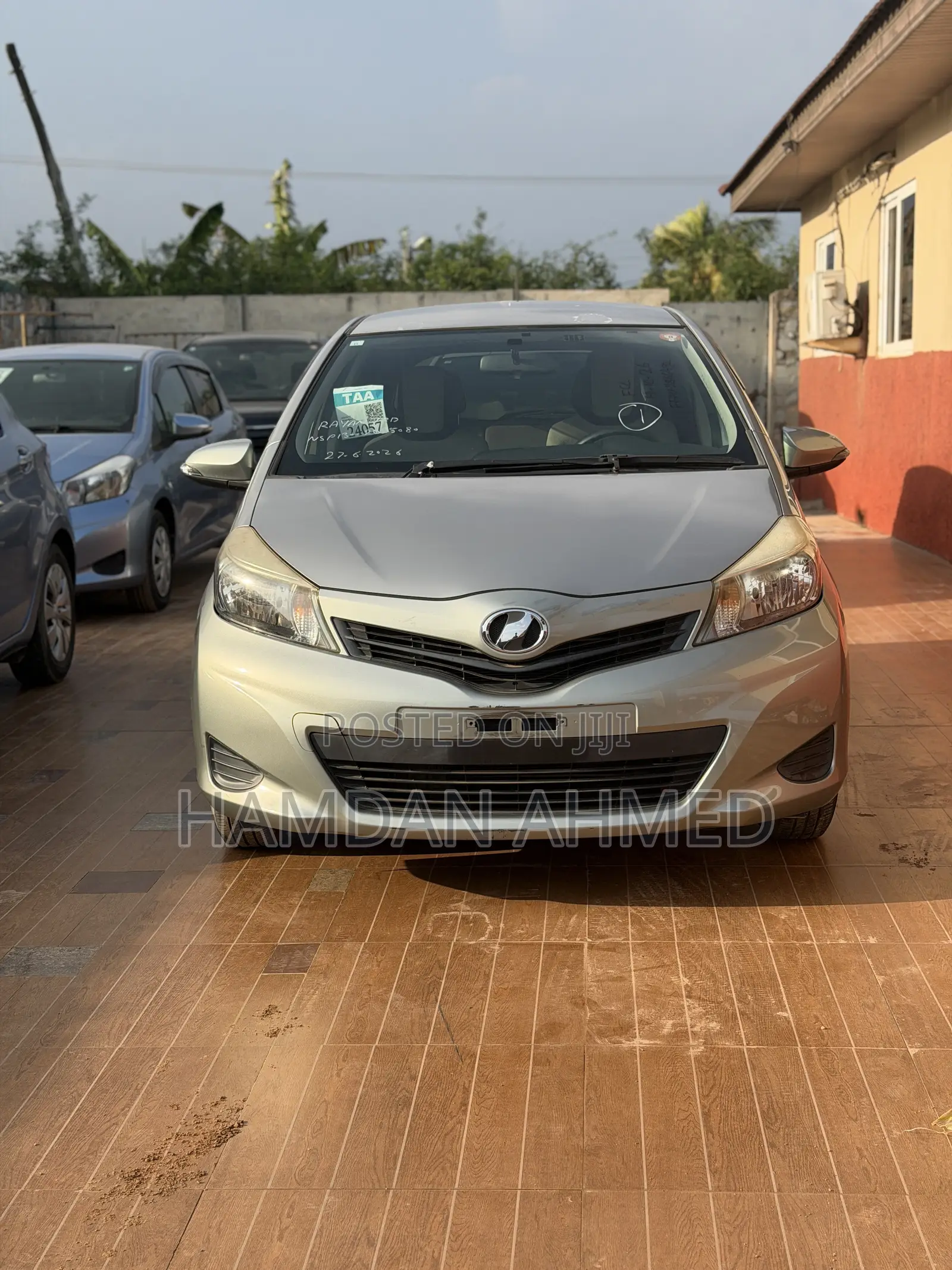 Toyota Vitz 1.3 FWD 5dr 2012 Gray