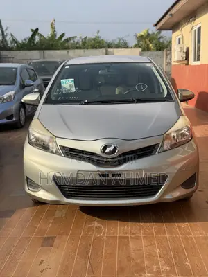 Toyota Vitz 1.3 FWD 5dr 2012 Gray
