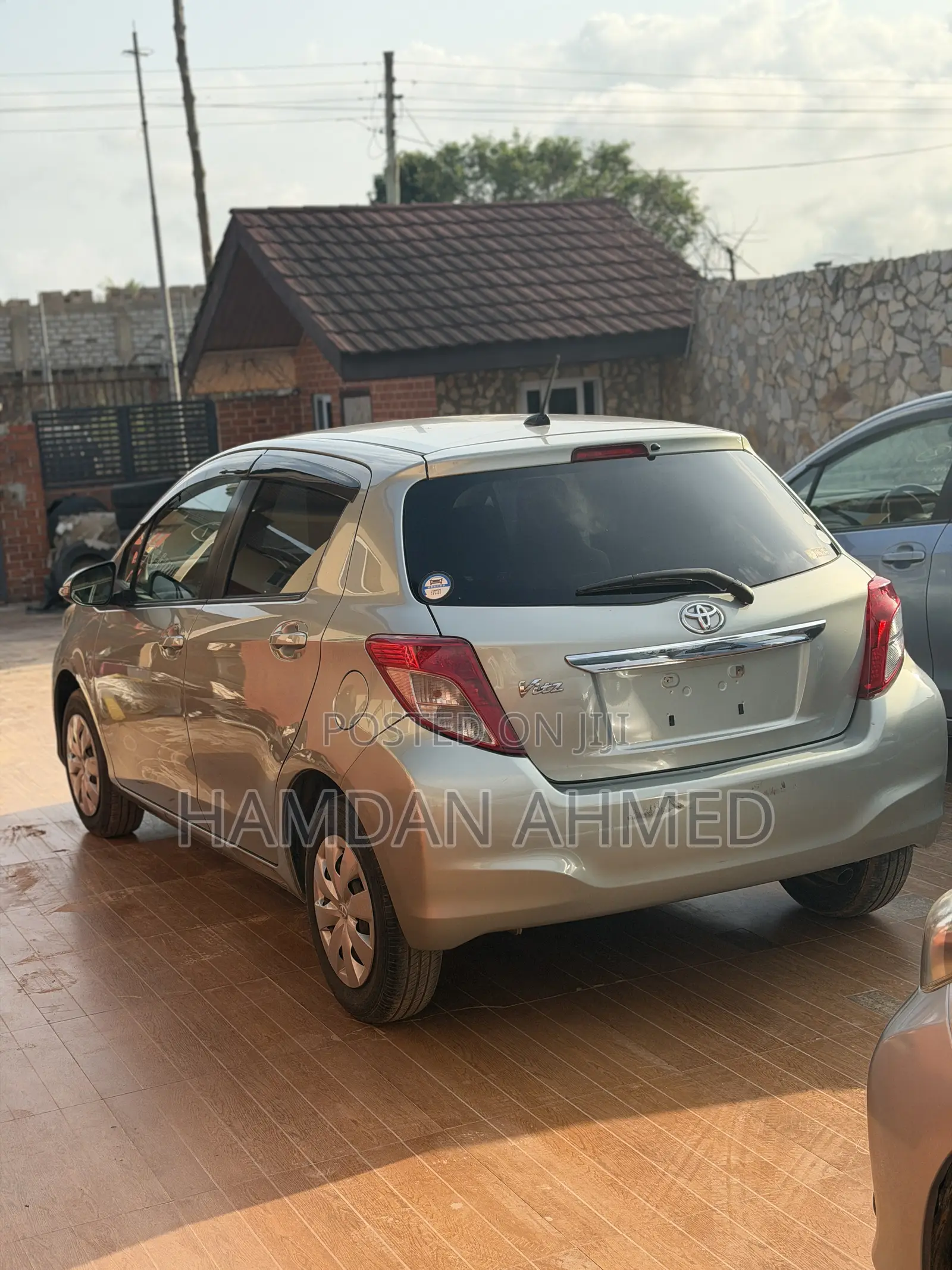Toyota Vitz 1.3 FWD 5dr 2012 Gray