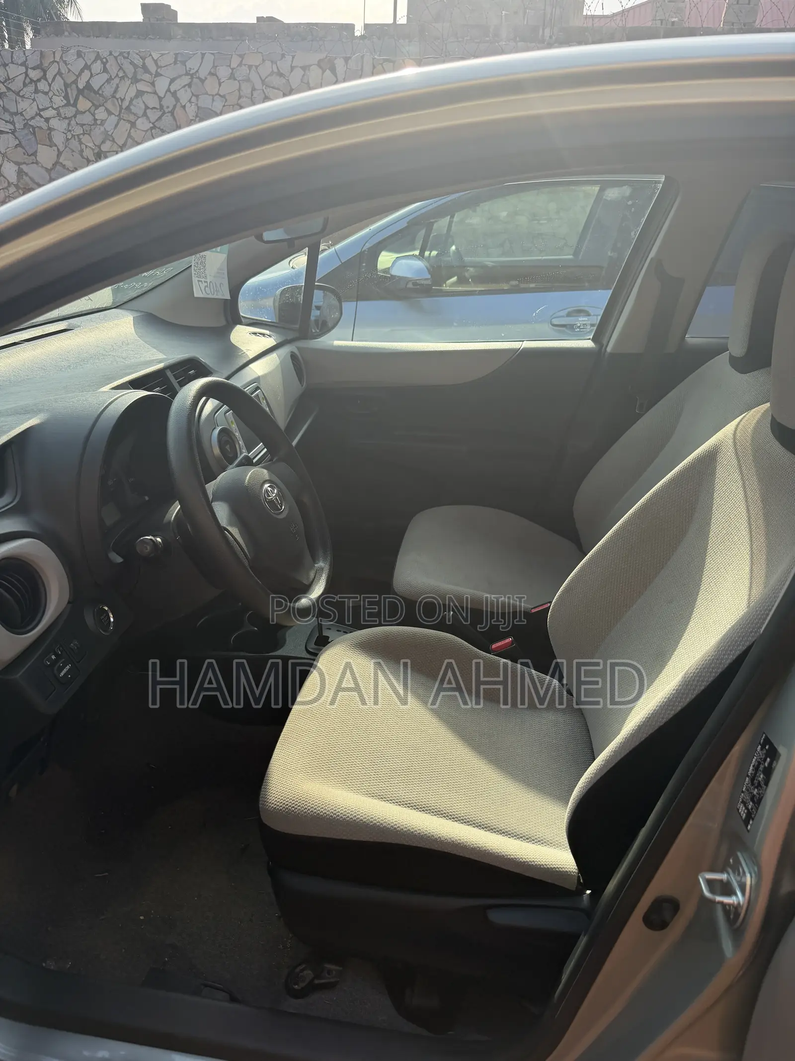 Toyota Vitz 1.3 FWD 5dr 2012 Gray