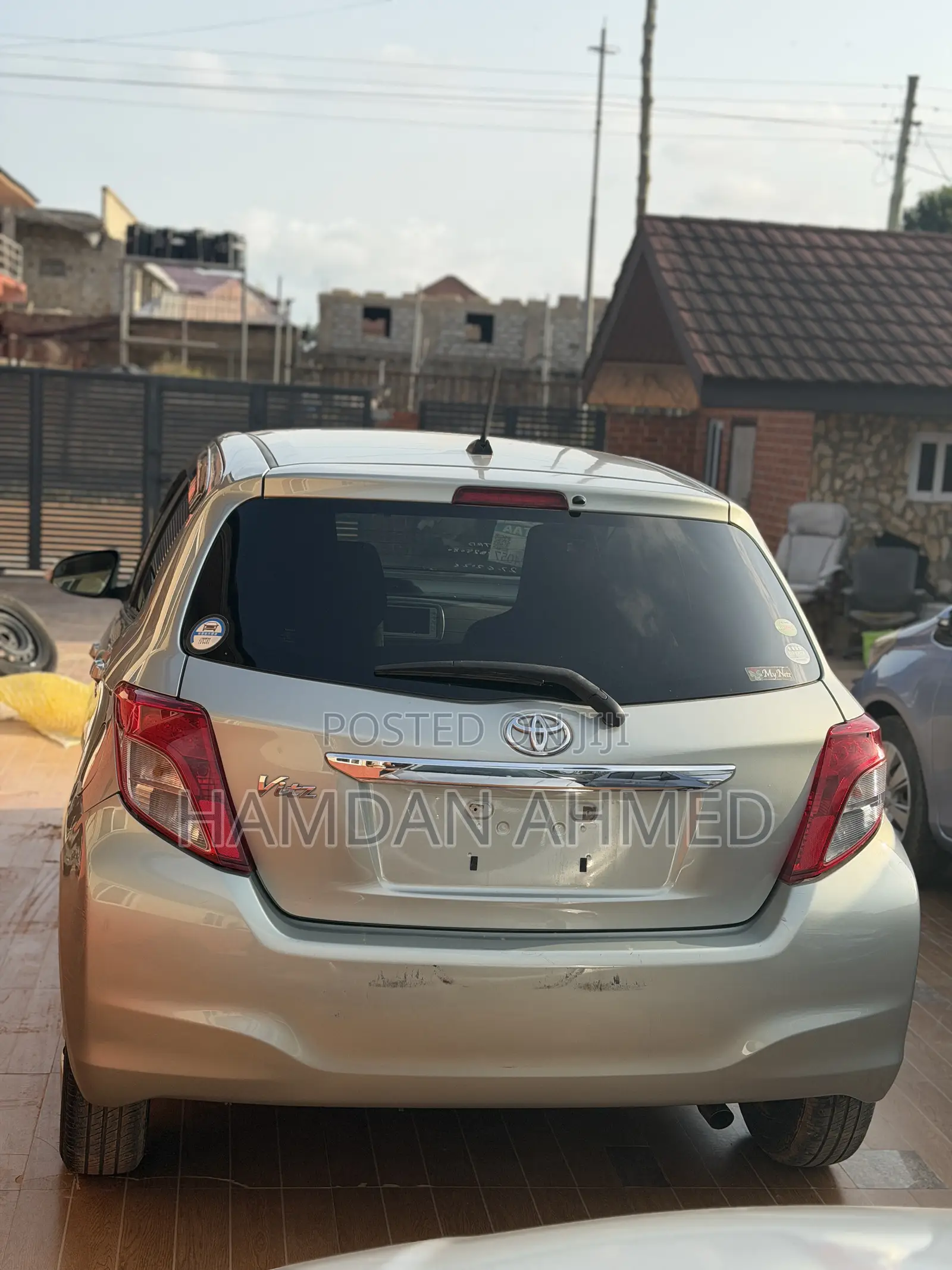 Toyota Vitz 1.3 FWD 5dr 2012 Gray