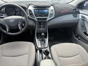 Hyundai Elantra Limited Sedan FWD (1.8L 4cyl 6A) 2016 Red