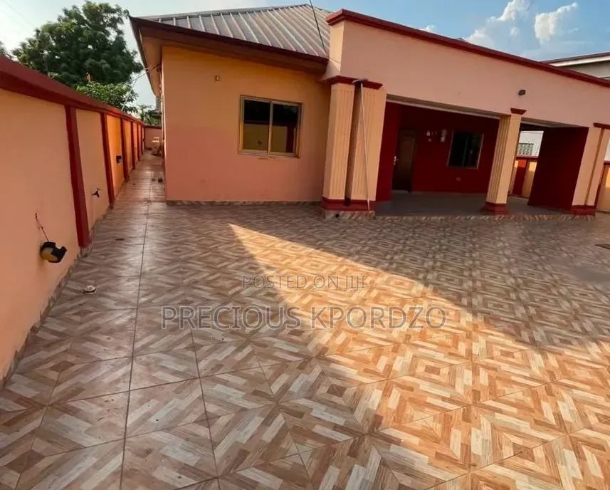 3bdrm House in Lakeside Estate for rent