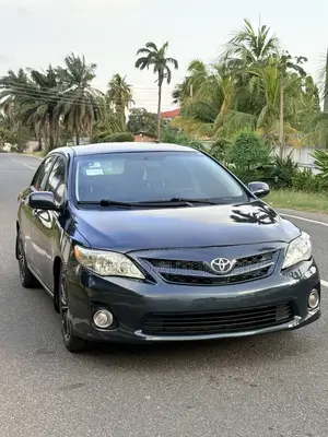 Toyota Corolla LE 4dr Sedan (1.8L 4cyl 4A) 2012 Gray