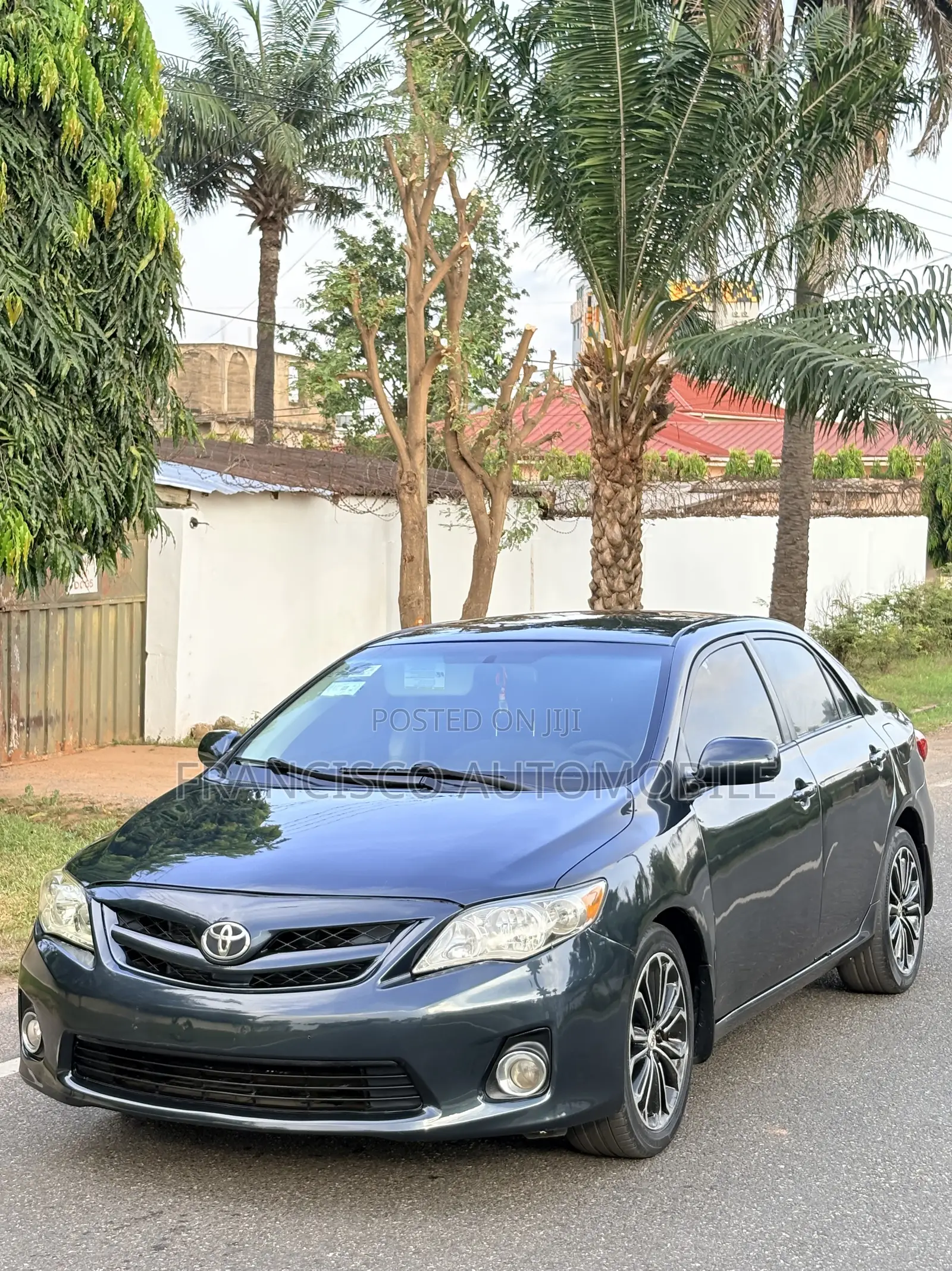 Toyota Corolla LE 4dr Sedan (1.8L 4cyl 4A) 2012 Gray