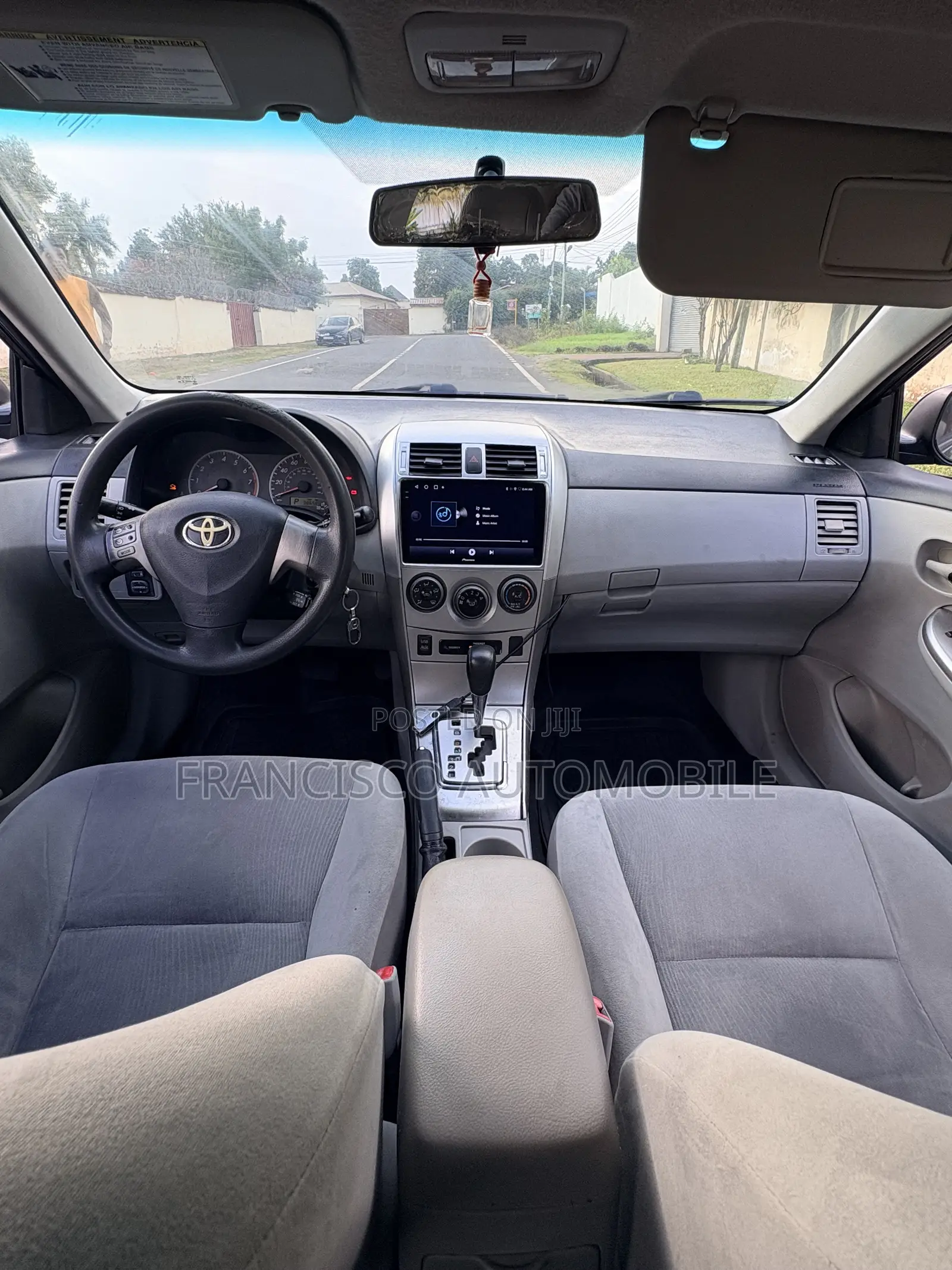 Toyota Corolla LE 4dr Sedan (1.8L 4cyl 4A) 2012 Gray