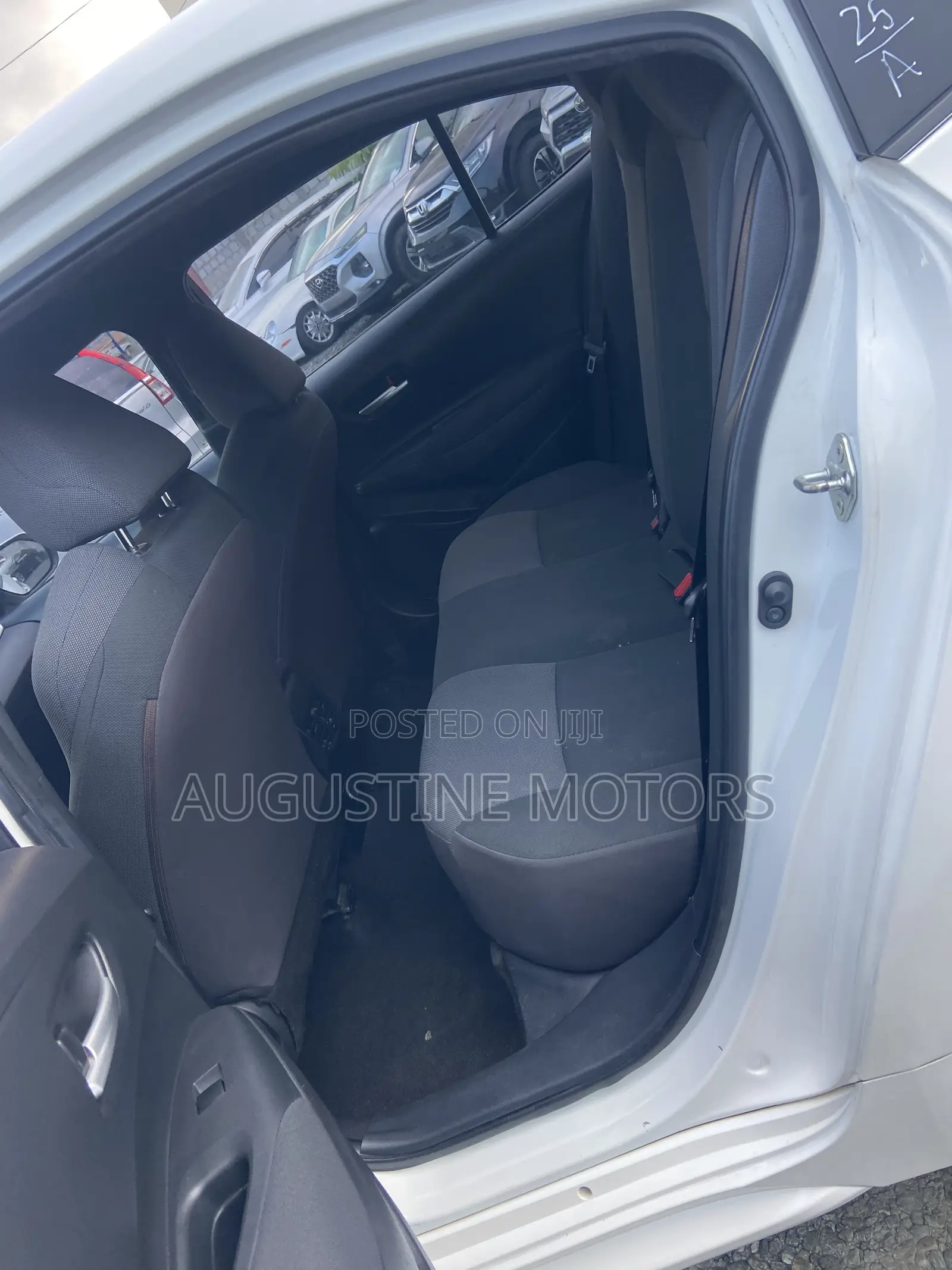 Toyota Corolla SE 2021 White