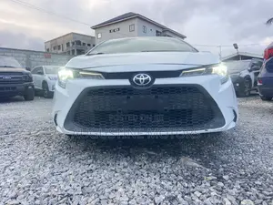 Toyota Corolla SE 2021 White