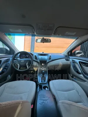 Hyundai Elantra SE 4dr Sedan (1.8L 4cyl 6A) 2014