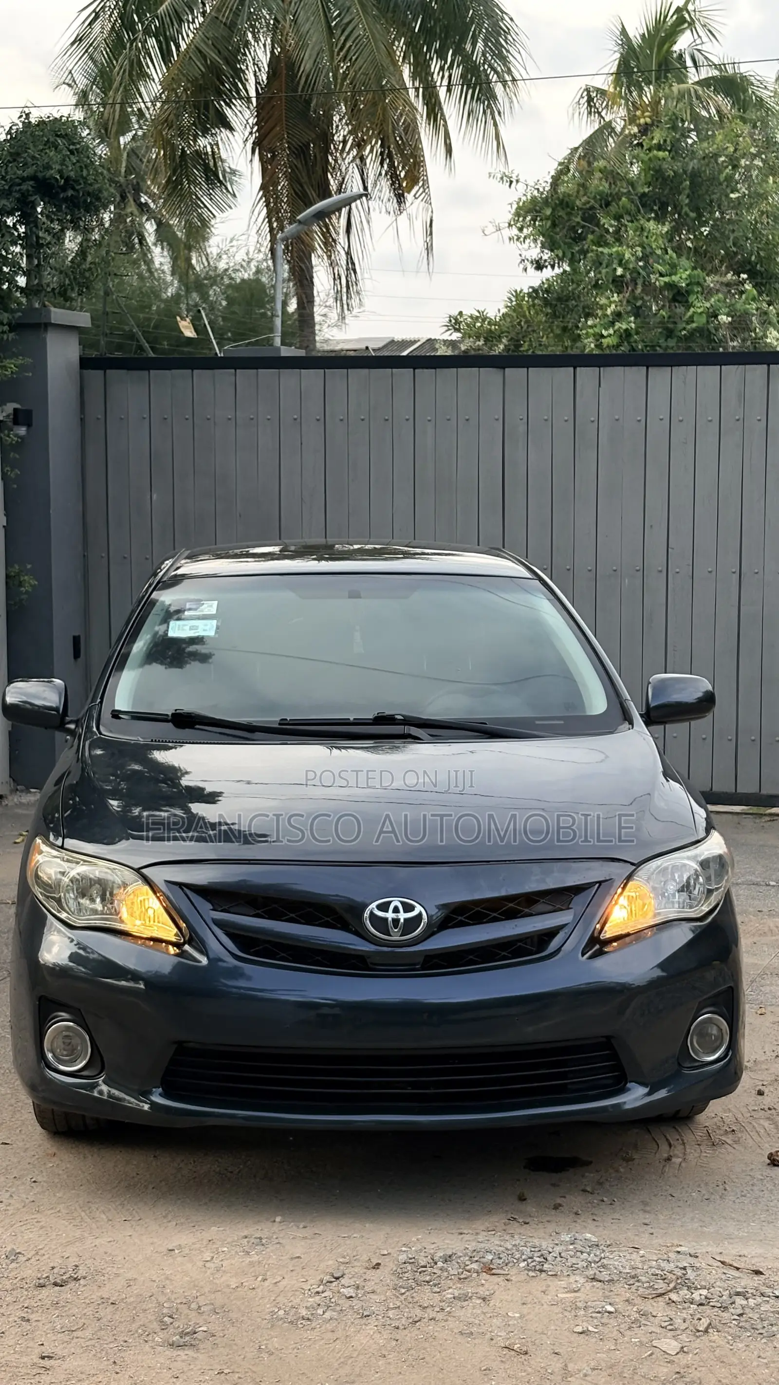 Toyota Corolla LE 4dr Sedan (1.8L 4cyl 4A) 2012 Gray