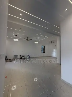 5bdrm Townhouse / Terrace in Santasi, Kumasi Metropolitan for rent