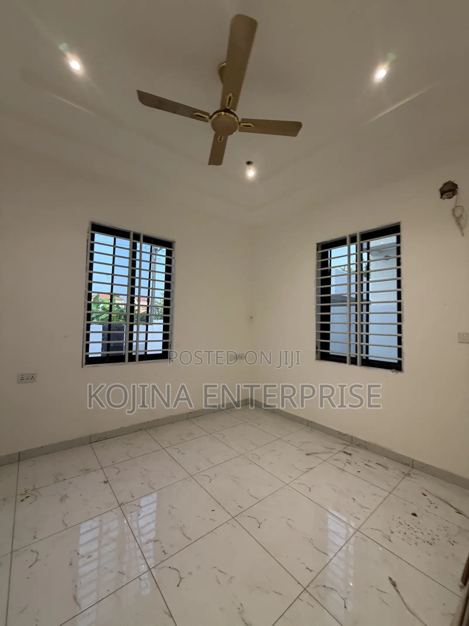 5bdrm Townhouse / Terrace in Santasi, Kumasi Metropolitan for rent