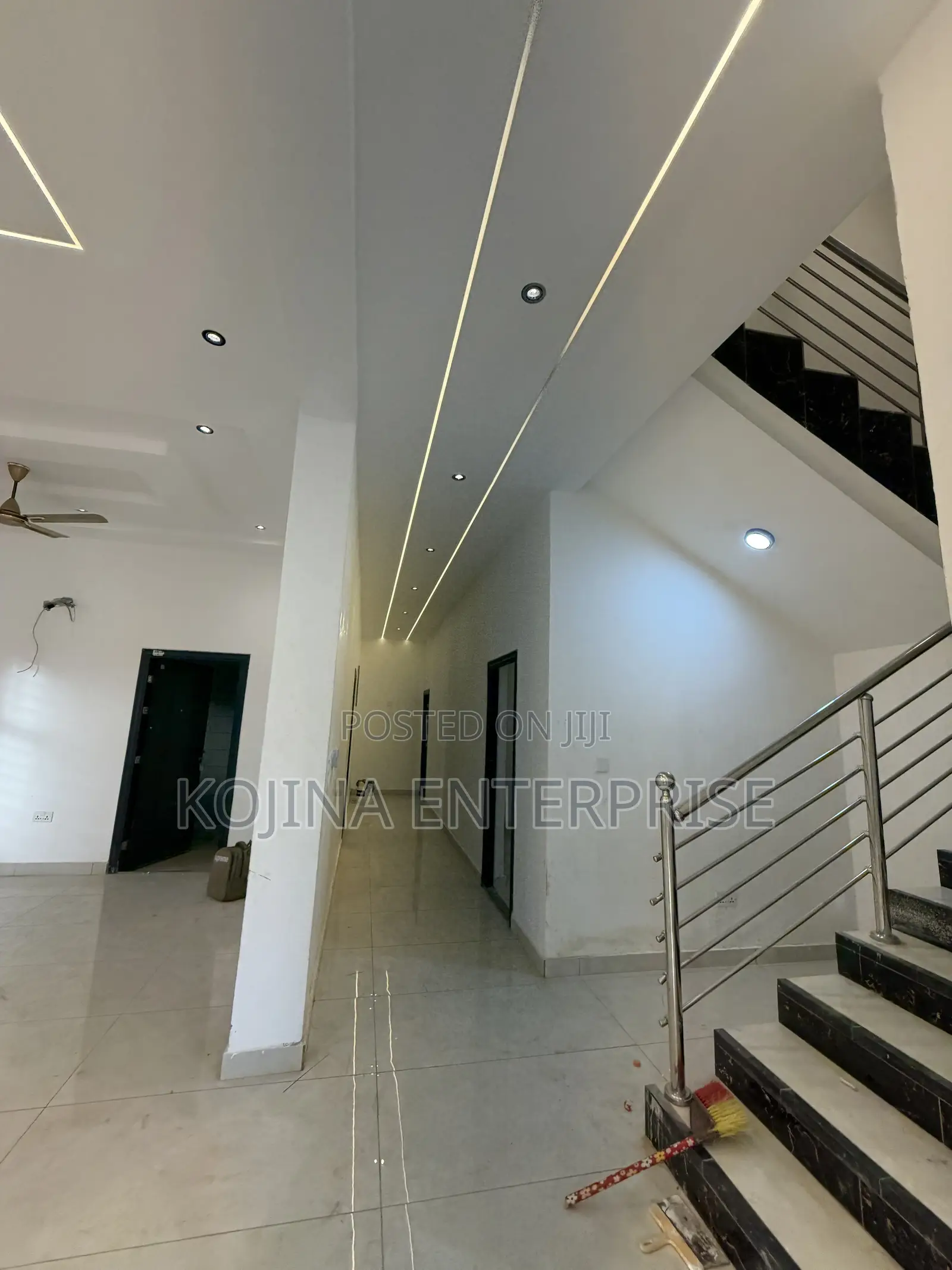 5bdrm Townhouse / Terrace in Santasi, Kumasi Metropolitan for rent