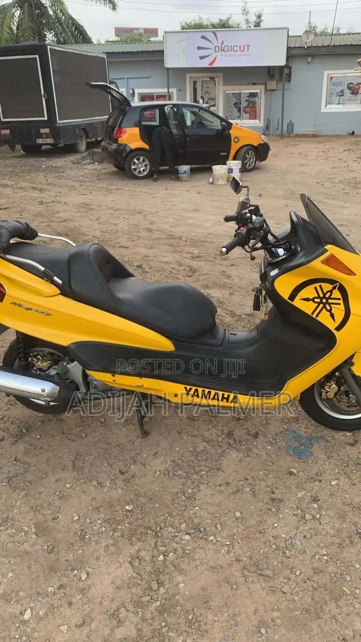 Yamaha Majesty 2024 Yellow