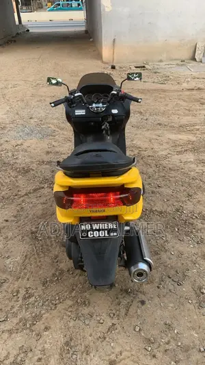 Yamaha Majesty 2024 Yellow