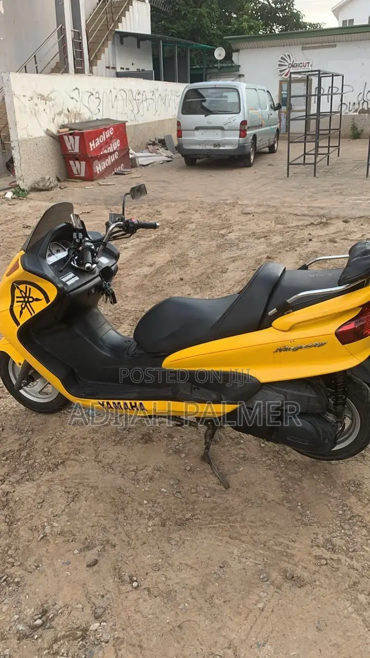 Yamaha Majesty 2024 Yellow