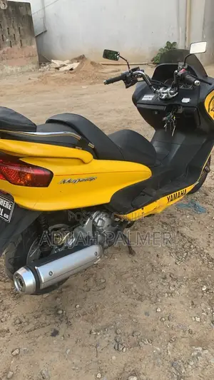 Yamaha Majesty 2024 Yellow