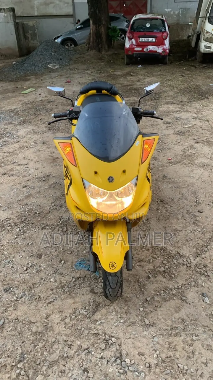 Yamaha Majesty 2024 Yellow