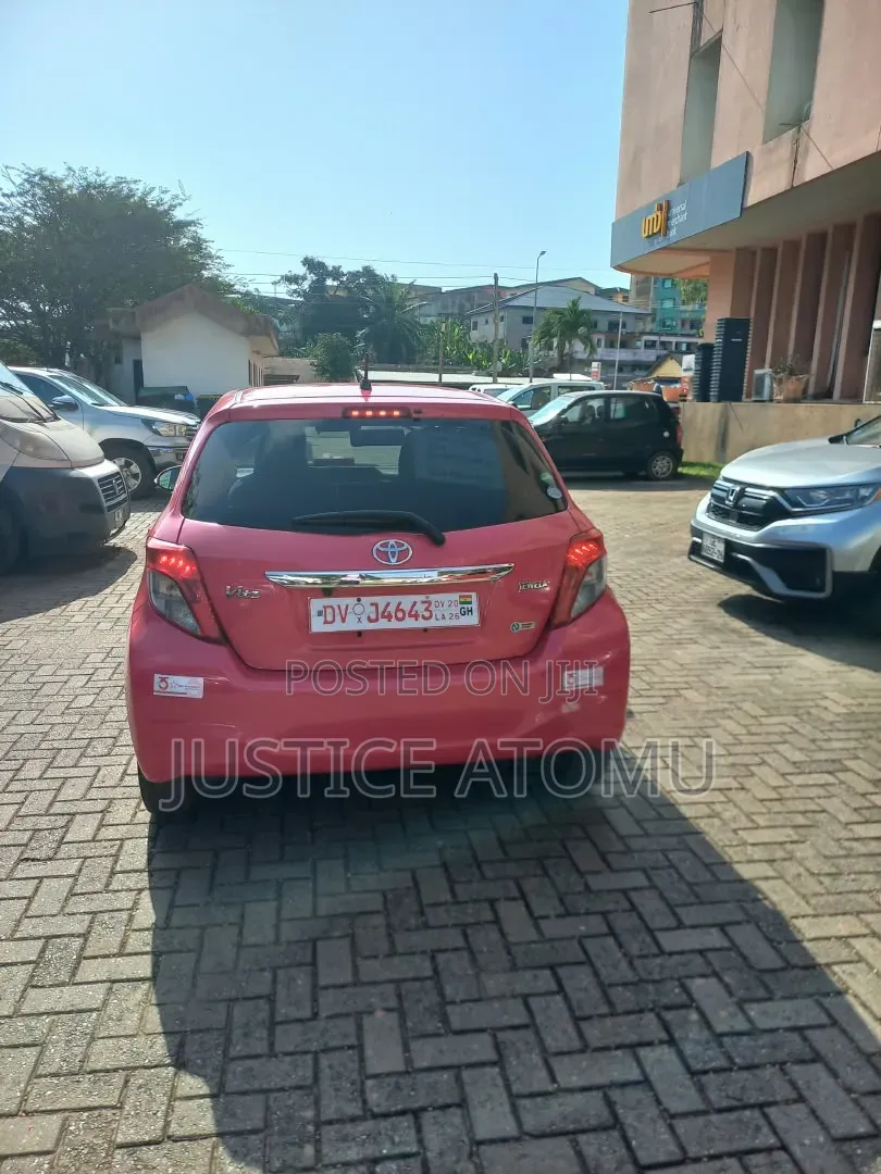 Toyota Vitz 1.3 AWD 5dr 2013 Pink
