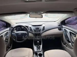 Hyundai Elantra Limited Sedan FWD (1.8L 4cyl 6A) 2016 Red